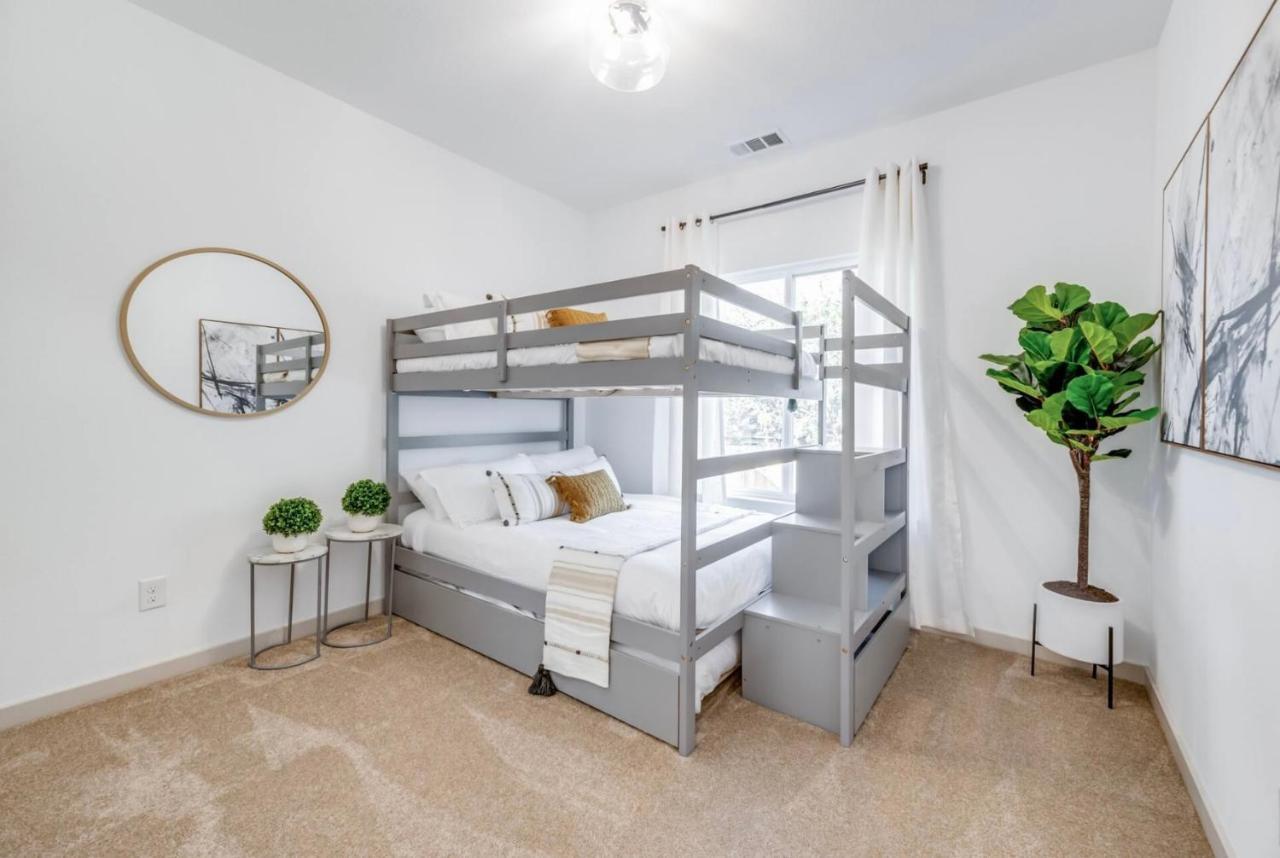 Stylish Townhome Near At&T Stadium, Globe Life, Six Flags & More Arlington Exterior foto